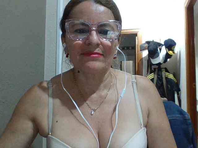 JuanitaWouti webcam