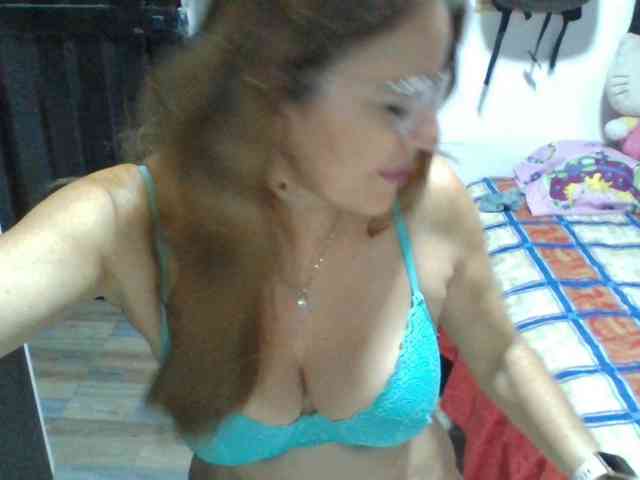 JuanitaWouti webcam