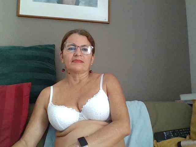 JuanitaWouti webcam