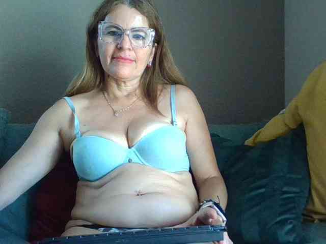 JuanitaWouti webcam