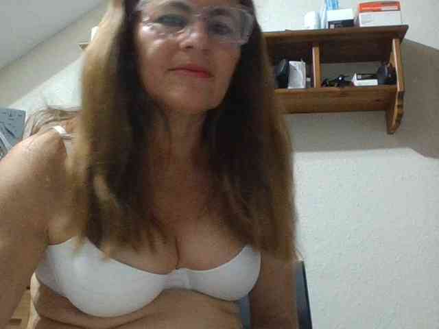 JuanitaWouti webcam