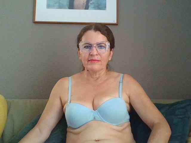 JuanitaWouti webcam