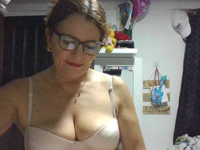 JuanitaWouti webcam