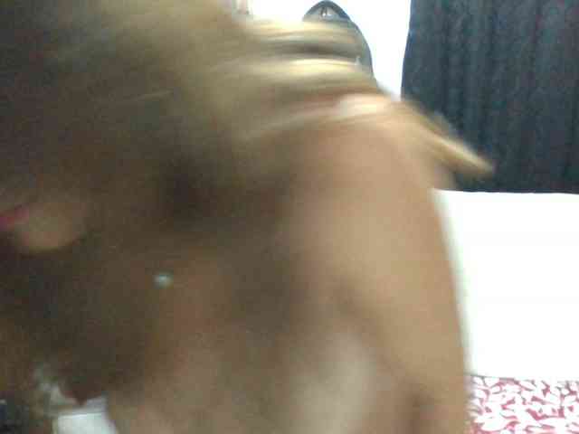 JuanitaWouti webcam