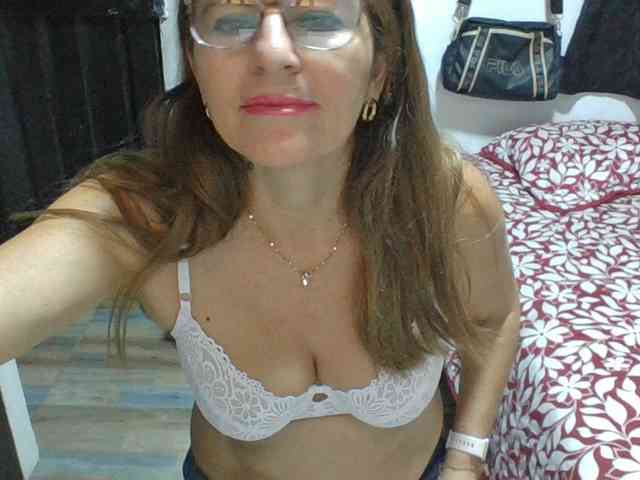 JuanitaWouti webcam