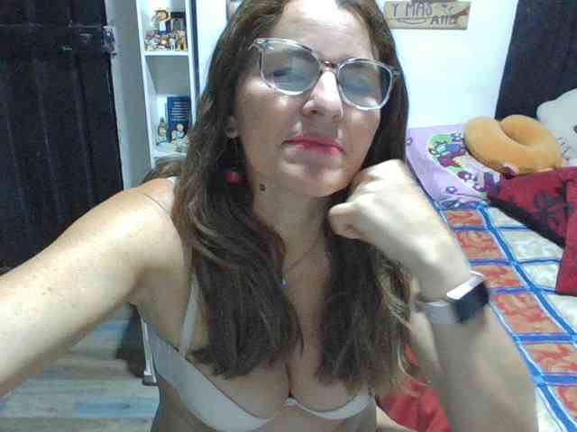 JuanitaWouti webcam