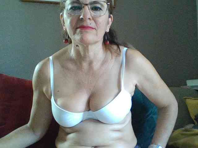 JuanitaWouti webcam