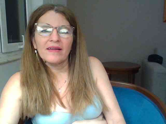 JuanitaWouti webcam