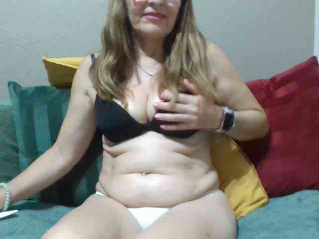 JuanitaWouti webcam