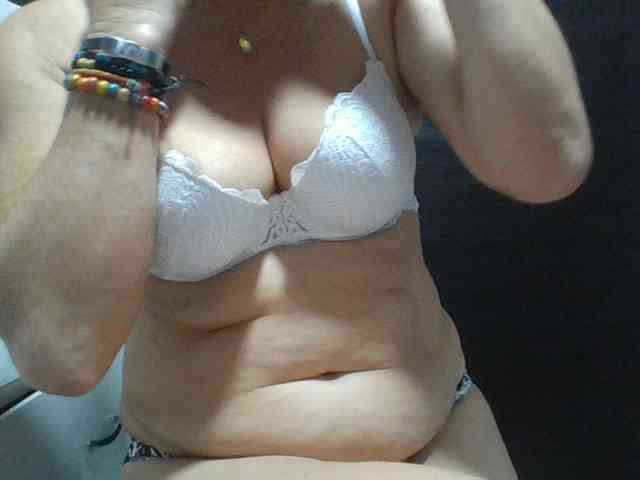 JuanitaWouti webcam