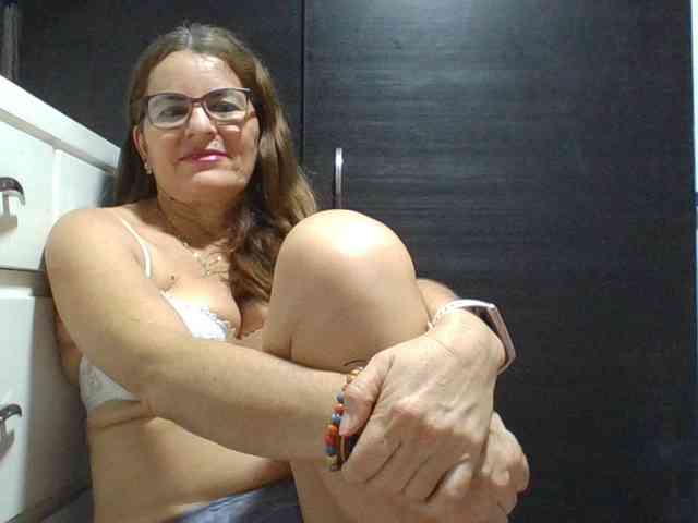 JuanitaWouti webcam