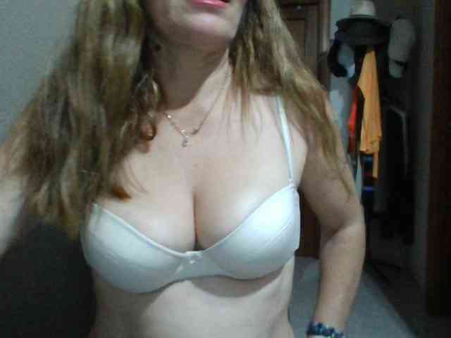 JuanitaWouti webcam