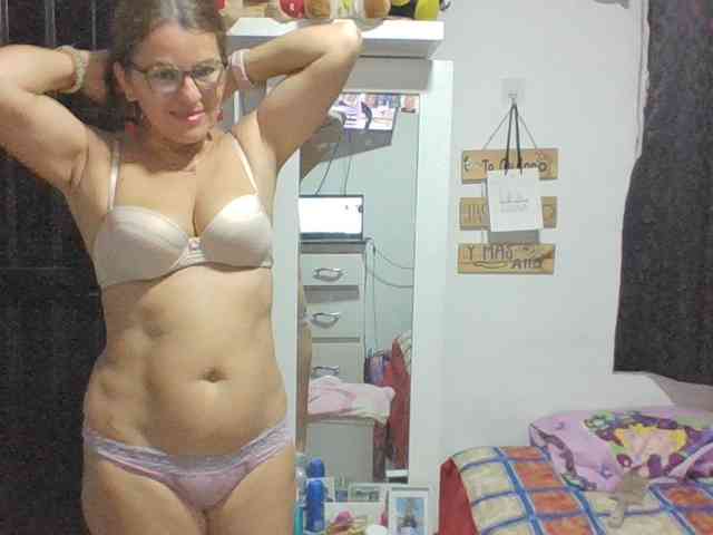JuanitaWouti webcam