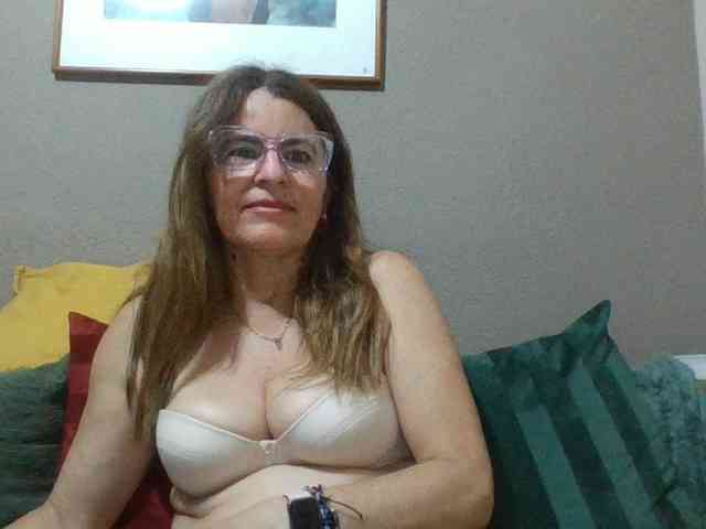 JuanitaWouti webcam