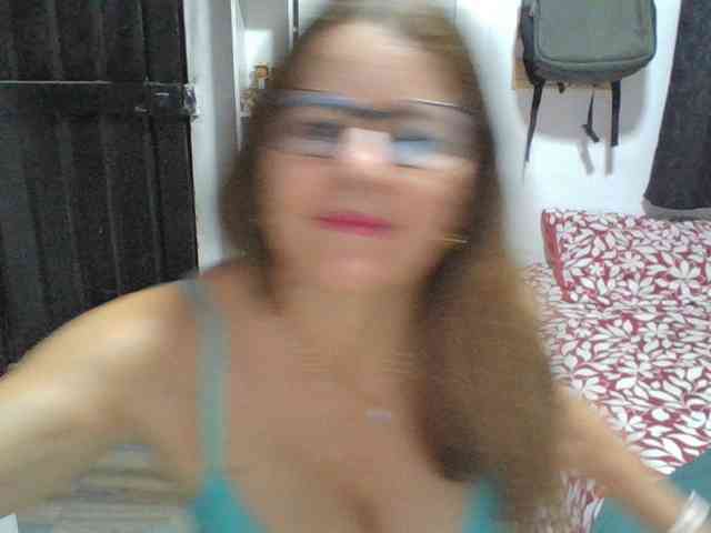 JuanitaWouti webcam