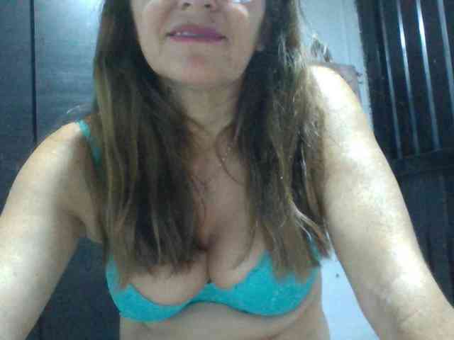 JuanitaWouti webcam
