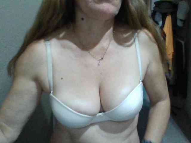 JuanitaWouti webcam