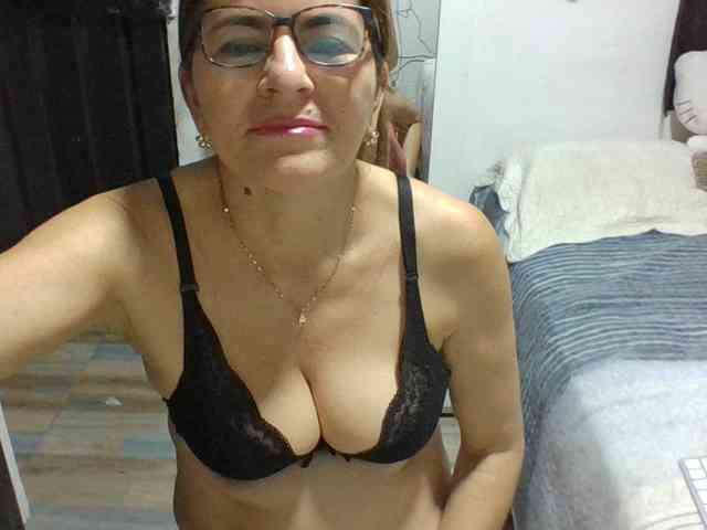 JuanitaWouti webcam