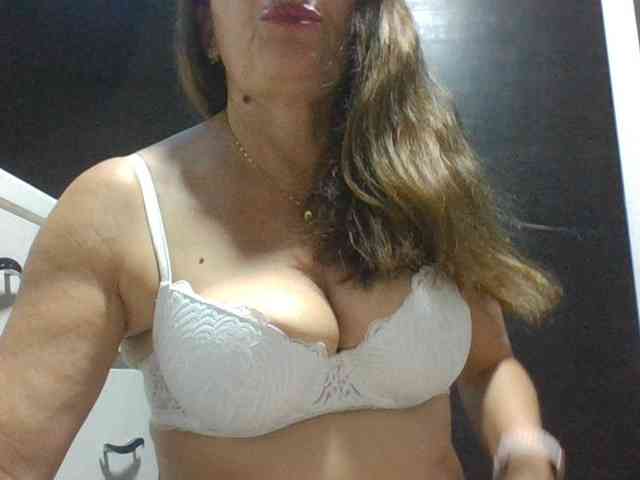 JuanitaWouti webcam