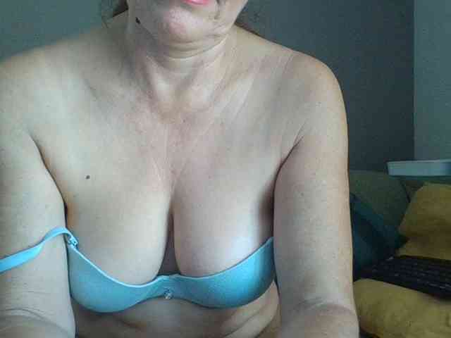 JuanitaWouti webcam