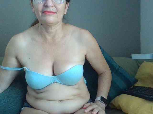 JuanitaWouti webcam