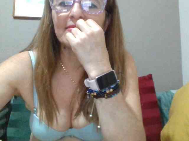 JuanitaWouti webcam
