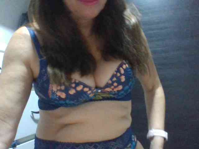 JuanitaWouti webcam