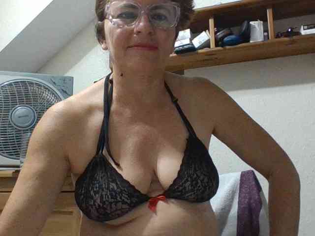 JuanitaWouti webcam