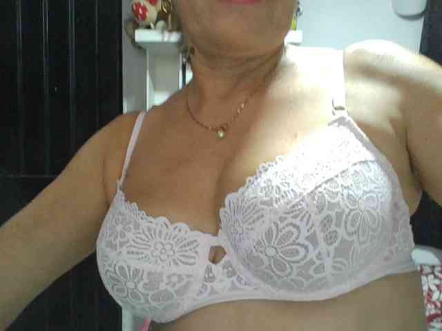JuanitaWouti webcam