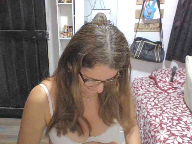 JuanitaWouti webcam