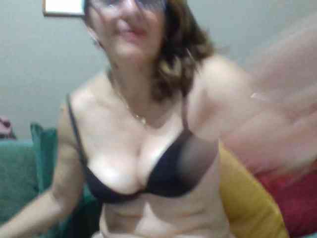 JuanitaWouti webcam