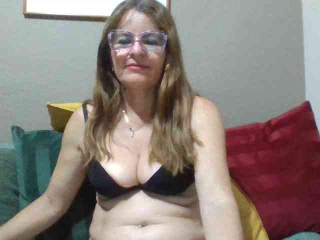 JuanitaWouti webcam