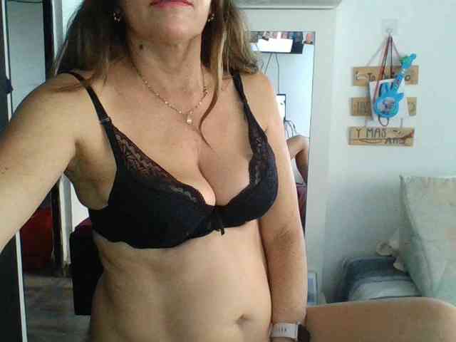 JuanitaWouti webcam