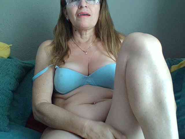 JuanitaWouti webcam