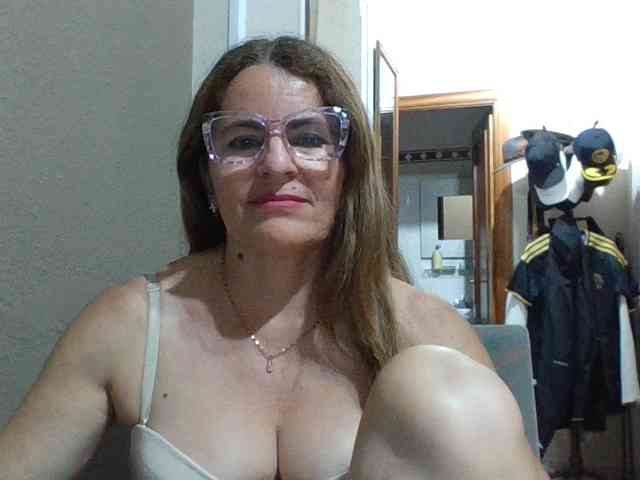 JuanitaWouti webcam
