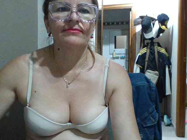 JuanitaWouti webcam
