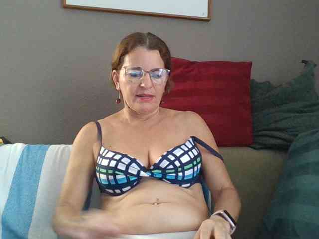 JuanitaWouti webcam