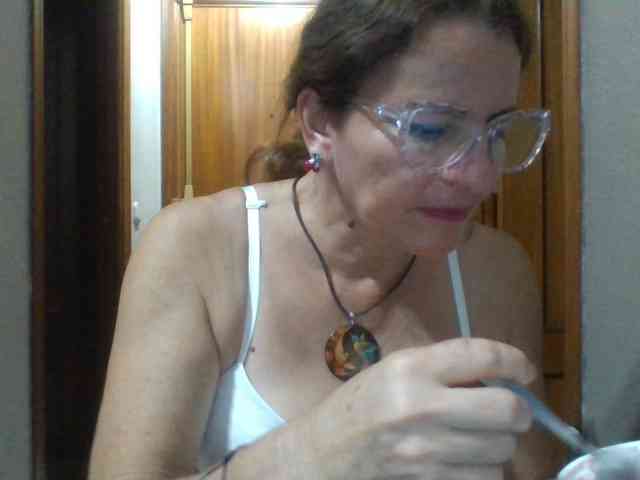 JuanitaWouti webcam