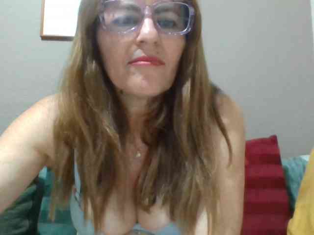 JuanitaWouti webcam