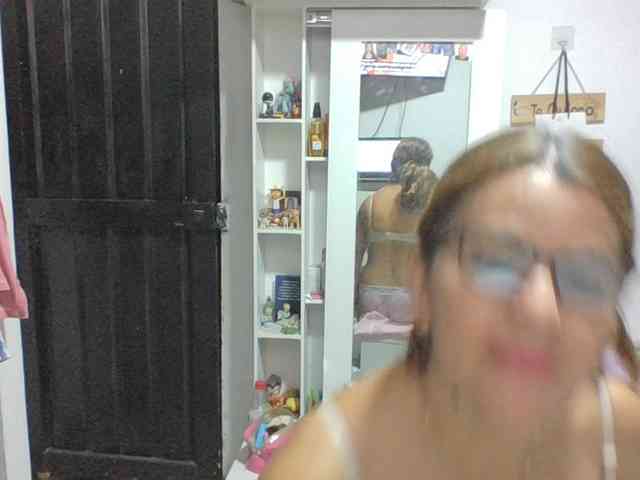 JuanitaWouti webcam