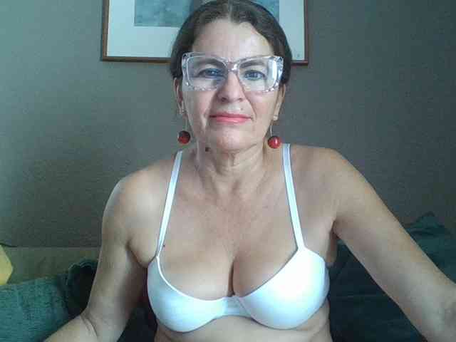 JuanitaWouti webcam