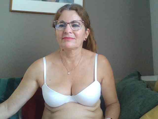 JuanitaWouti webcam