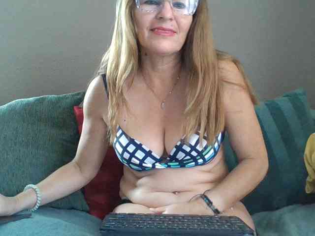 JuanitaWouti webcam