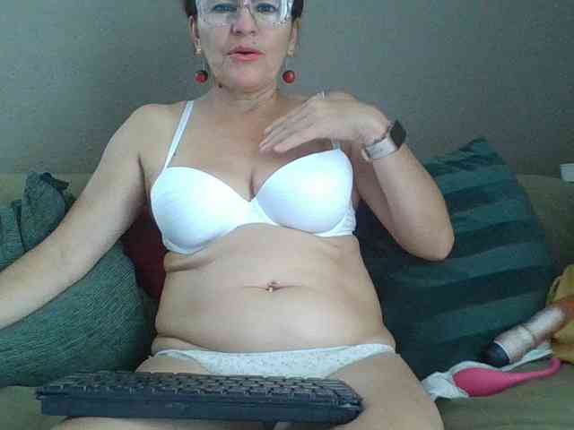 JuanitaWouti webcam