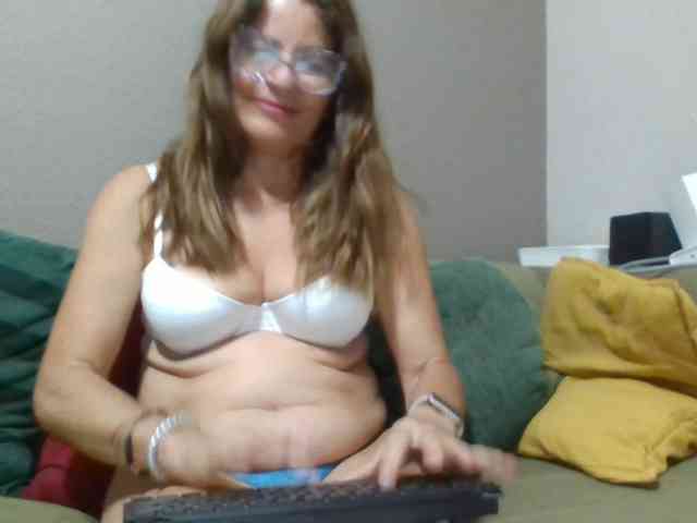 JuanitaWouti webcam