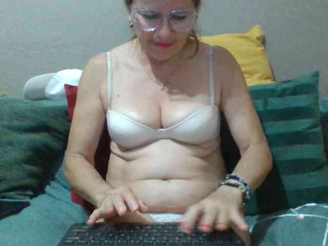 JuanitaWouti webcam