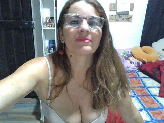 JuanitaWouti webcam