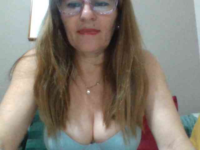 JuanitaWouti webcam