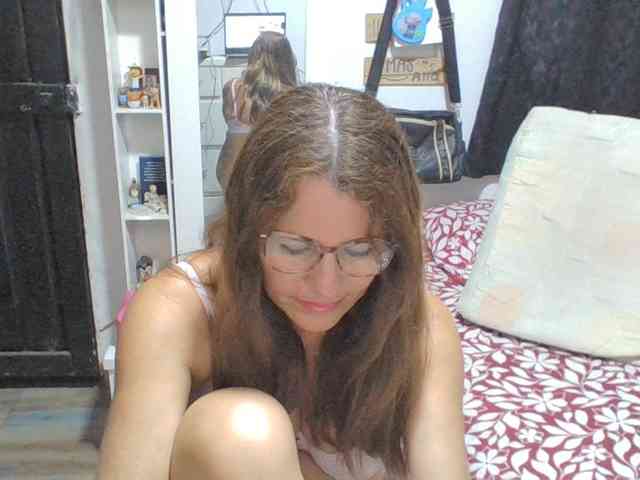 JuanitaWouti webcam