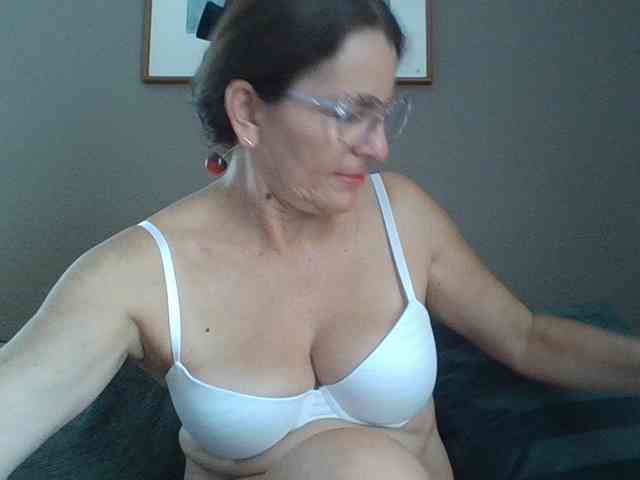 JuanitaWouti webcam
